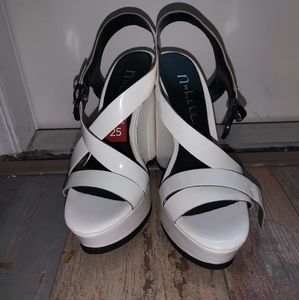 NVR WRN Nicole Miller White Platform Wedges